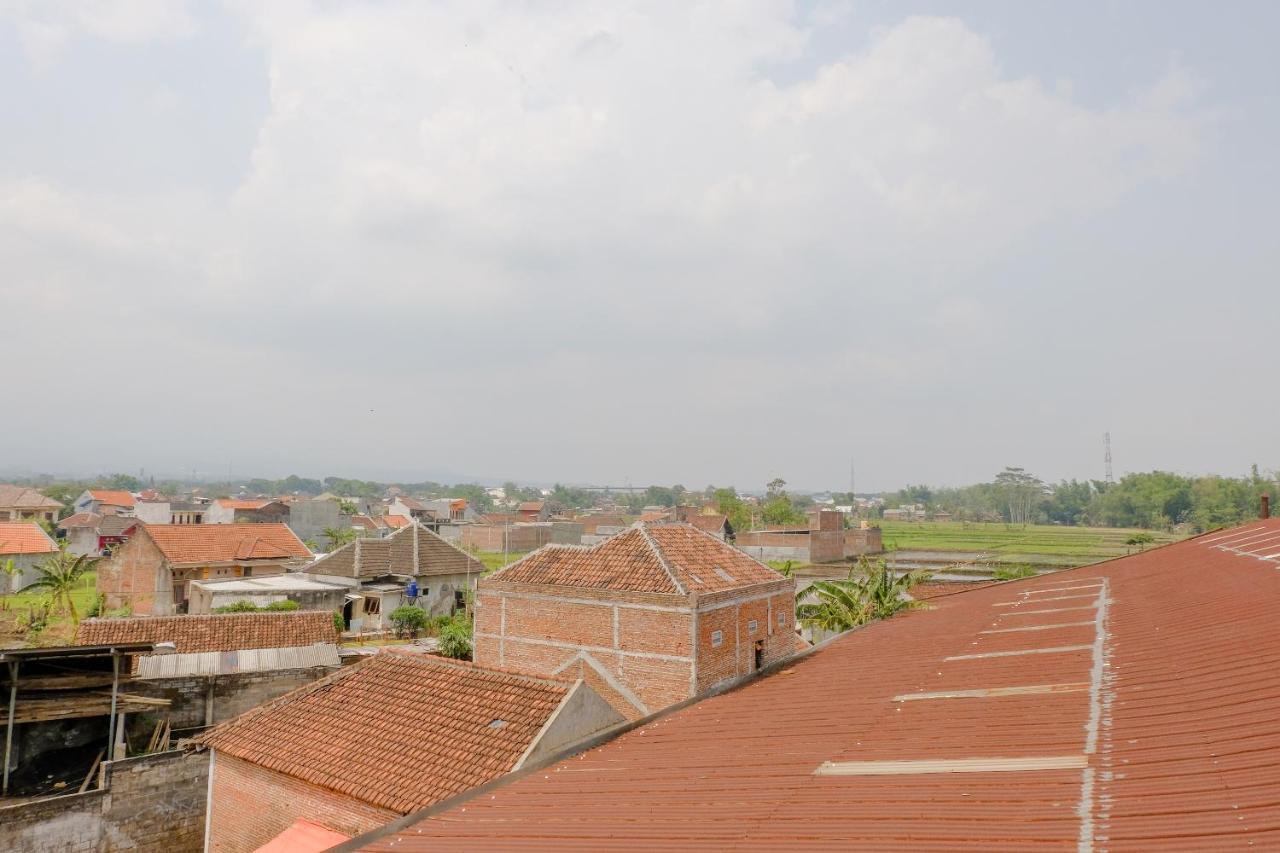 Spot On 2081 Sriwijaya Family Residence Lawang Exterior foto